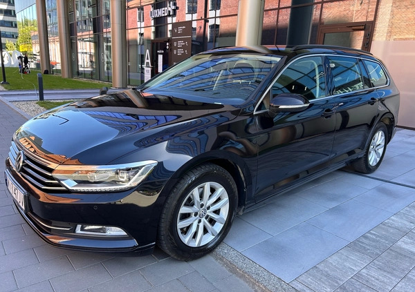 Volkswagen Passat cena 74990 przebieg: 62000, rok produkcji 2019 z Kraków małe 742